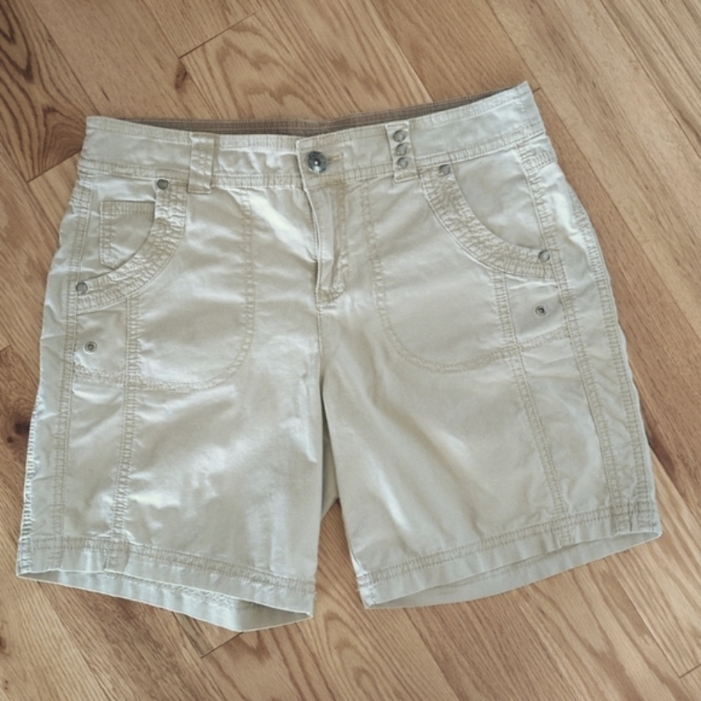 Style & Co Shorts. Lightweight Cotton 5 Pocket Rivets Midrise. Size 4. Tan